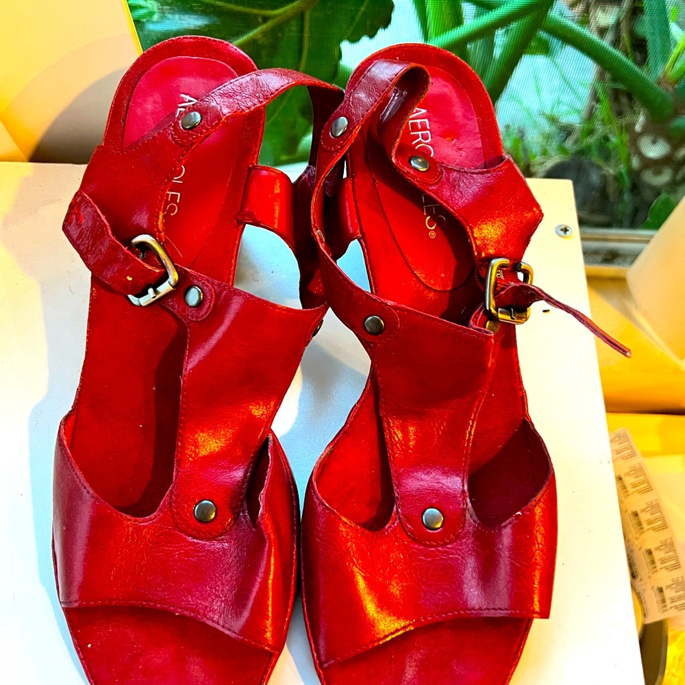 Red soft leather saddle size 8 AEROSOLES .